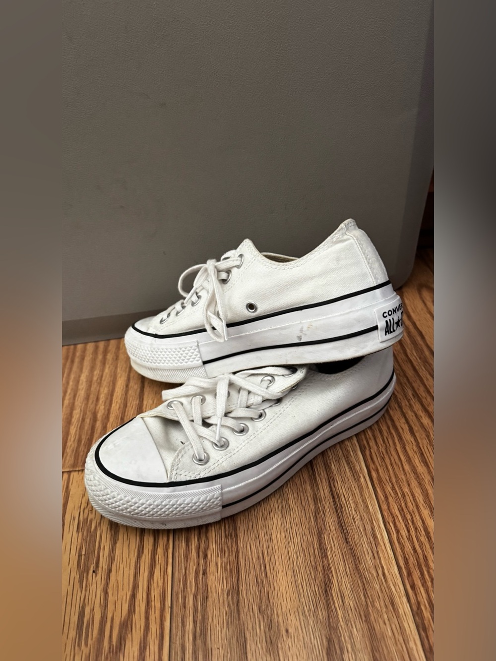 Converse Chuck Taylor All Star Platform White Sneakers Size 6